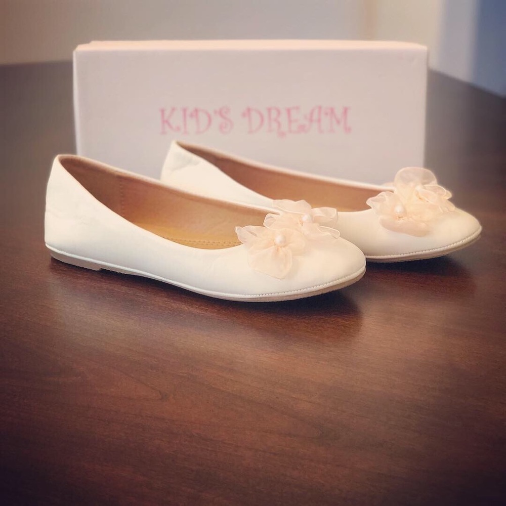 Kids Dream Ivory Flower Flat - Girls - Picture 4 of 8